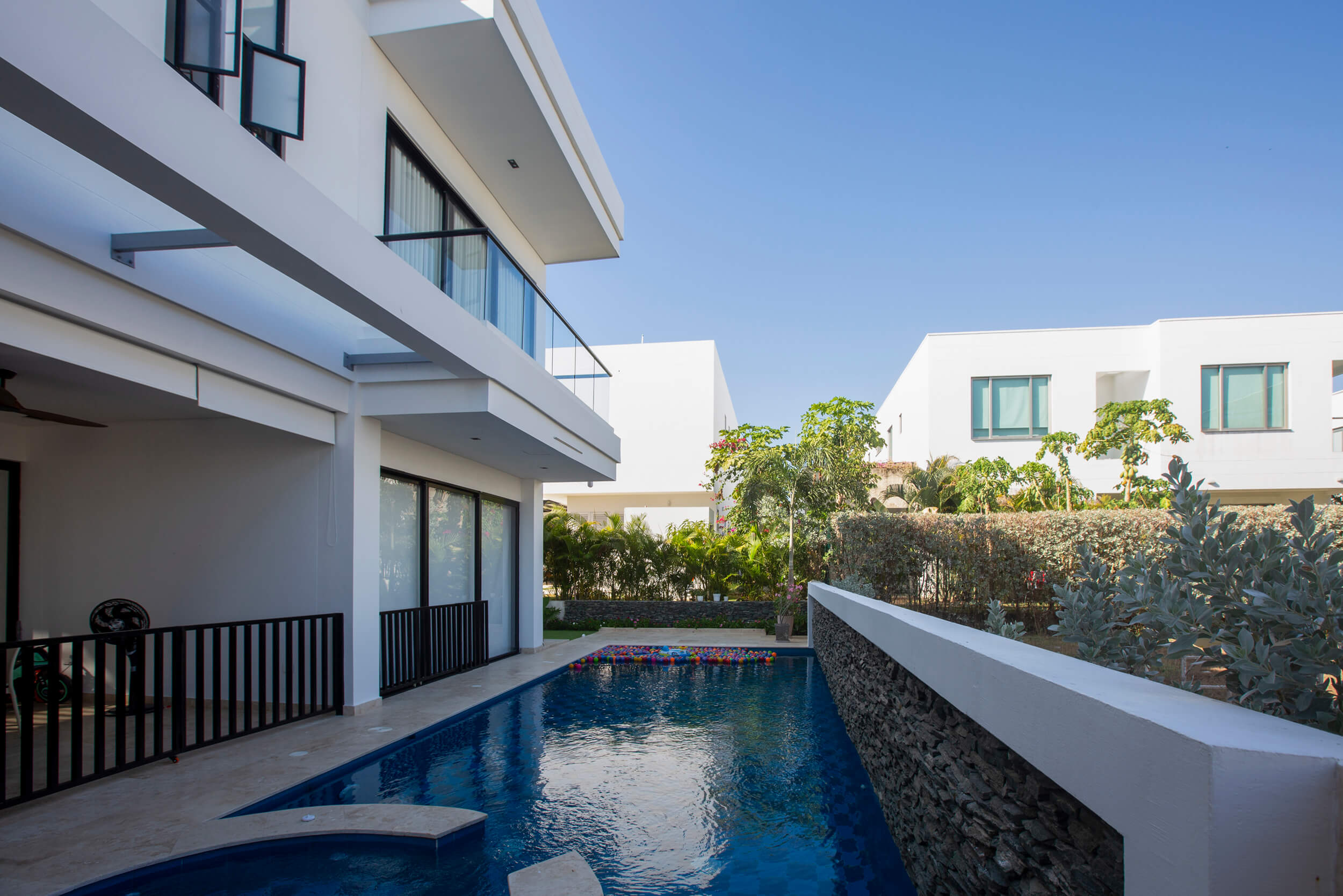 Piscina y terraza de Casa M Barcelona – Proyecto residencial de lujo